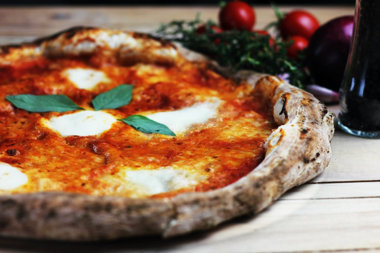 Dia Nacional da Pizza: Saiba como se deu o início desta celebração e confira ainda uma receita especial de Margherita. Foto: Metin Ozer - Unsplash