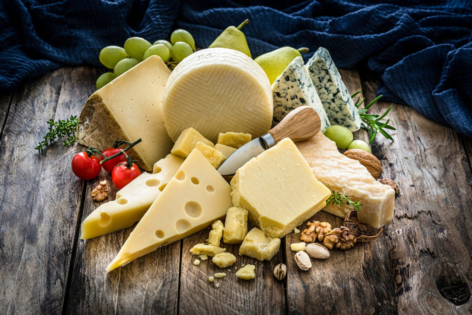 Tipos de queijo: conheça os mais famosos ao redor do mundo. Foto/Reprodução: fcafotodigital no iStock