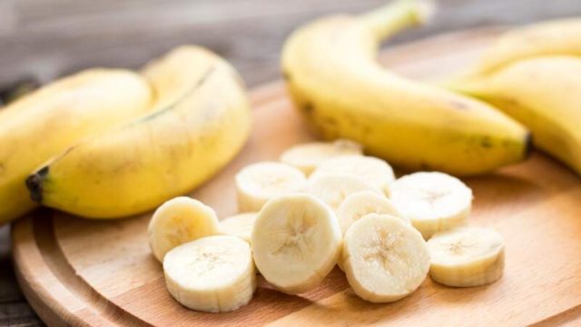 Banana: descubra as curiosidades por trás dessa fruta tão famosa. Foto/Reprodução: Hazal Ak no iStock