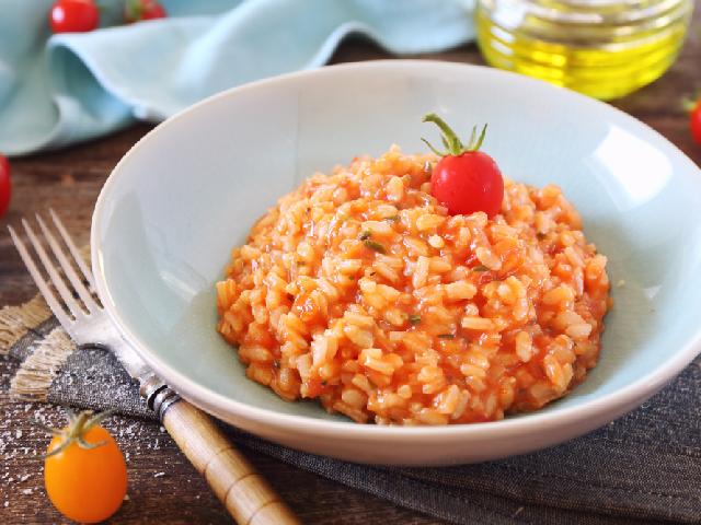 Risoto de tomate. Foto/Reprodução: photosimysia no iStock