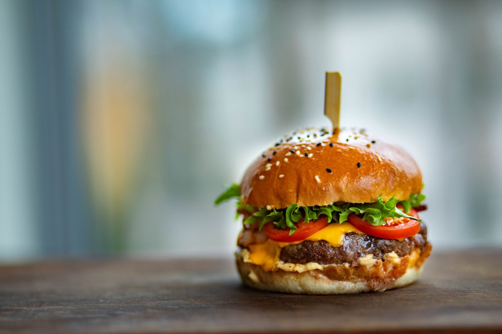 Dia do Hambúrguer: comemore a data com receitas incríveis. Foto/Reprodução: Valeria Boltneva no Pexels